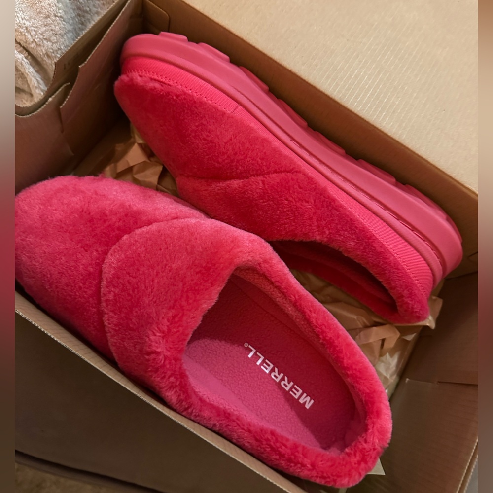 Merrell Women's Slippers in Vibrant Pink